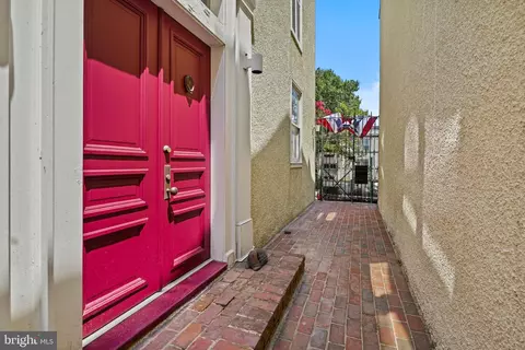 407 11th St SE, Washington, DC 20003 photo 4