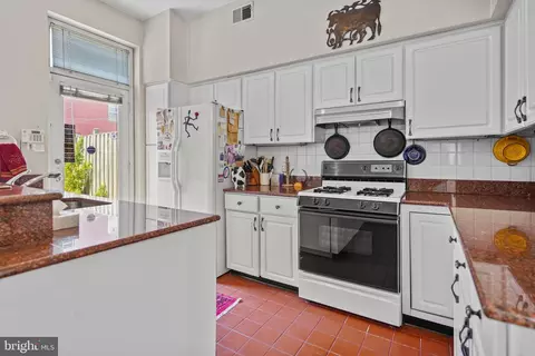 407 11th St SE, Washington, DC 20003 photo 11
