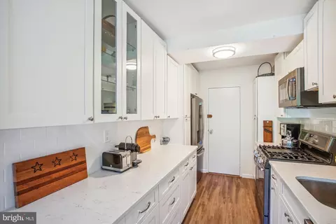 4201 Cathedral Ave NW #607E, Washington, DC 20016