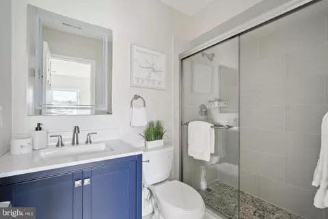 Bath - 1916 1918 M St NE, Washington, DC 20002 photo 4 of 5