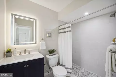 Bath - 1916 1918 M St NE, Washington, DC 20002 photo 2 of 5