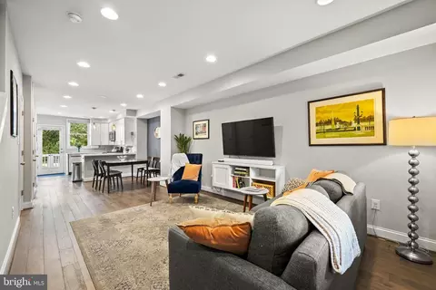 315 Douglas St NE, Washington, DC 20002