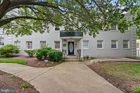916 Barnaby St SE #102, Washington, DC 20032