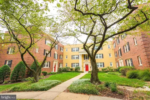 3909 Pennsylvania Ave SE #302, Washington, DC 20020