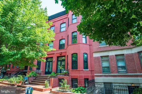 222 4th St SE #1, Washington, DC 20003