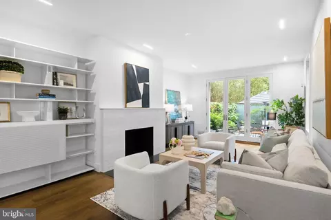 3320 R St NW, Washington, DC 20007