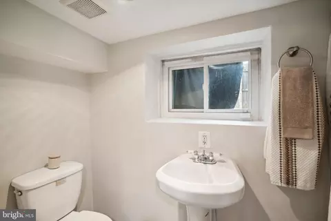 1630 E Street St SE, Washington, DC 20003 photo 21