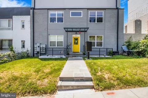 2221 M St NE #101, Washington, DC 20002