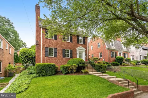 3712 Alton Pl NW, Washington, DC 20016