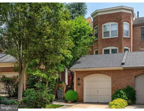 3942 Highwood Ct NW, Washington, DC 20007