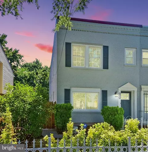 1319 49th St NE, Washington, DC 20019