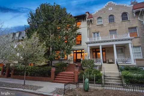 2621 Woodley Pl NW, Washington, DC 20008