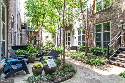 2380 Champlain St NW #103, Washington, DC 20009 photo 2