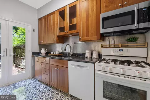 311 9th St SE, Washington, DC 20003 photo 15