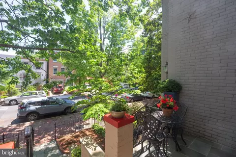 311 9th St SE, Washington, DC 20003 photo 2