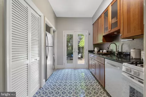 311 9th St SE, Washington, DC 20003 photo 14