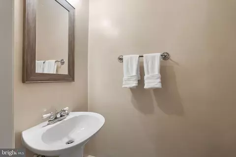 311 9th St SE, Washington, DC 20003 photo 18