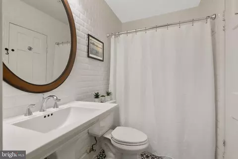 311 9th St SE, Washington, DC 20003 photo 25