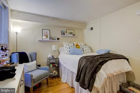 Bedroom - 605 E Se SE, Washington, DC 20003 photo 6 of 7