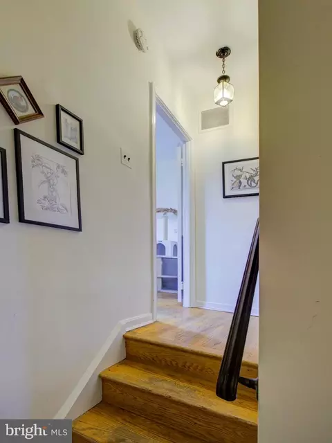 Entry Way - 605 E Se SE, Washington, DC 20003 photo 5 of 9