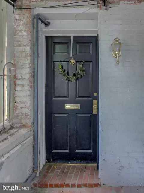 Exterior - 605 E Se SE, Washington, DC 20003 photo 3 of 4