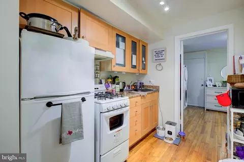 Kitchen - 605 E Se SE, Washington, DC 20003 photo 2 of 2