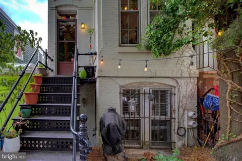 Exterior - 605 E Se SE, Washington, DC 20003 photo 2 of 4