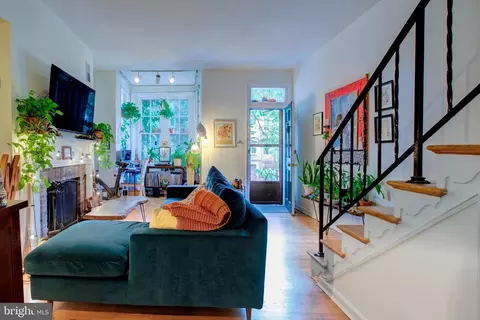 Entry Way - 605 E Se SE, Washington, DC 20003 photo 4 of 9