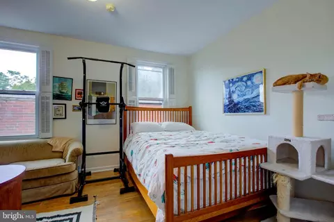 Bedroom - 605 E Se SE, Washington, DC 20003 photo 4 of 7