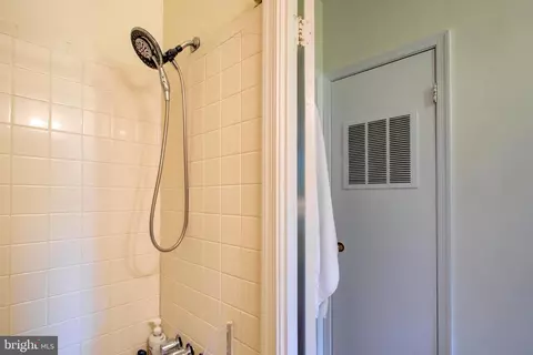 Bath - 605 E Se SE, Washington, DC 20003 photo 3 of 4