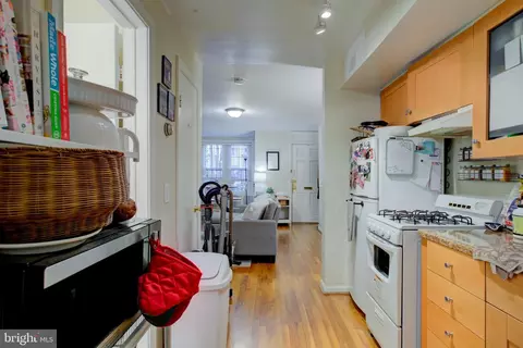 Entry Way - 605 E Se SE, Washington, DC 20003 photo 9 of 9
