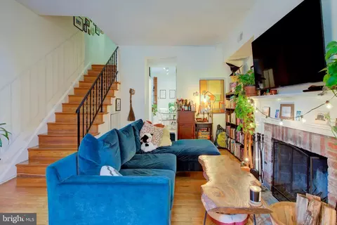 Living - 605 E Se SE, Washington, DC 20003 photo 1 of 1