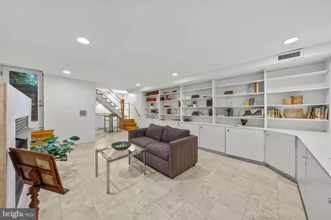 128 11th St SE, Washington, DC 20003 photo 34