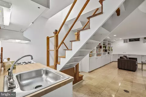 128 11th St SE, Washington, DC 20003 photo 37