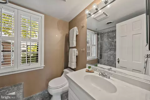 128 11th St SE, Washington, DC 20003 photo 29