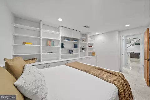 128 11th St SE, Washington, DC 20003 photo 41