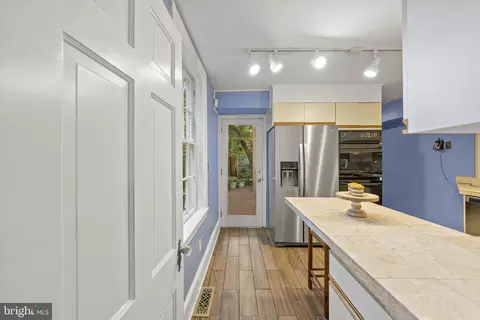 128 11th St SE, Washington, DC 20003 photo 10