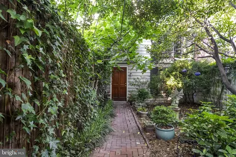128 11th St SE, Washington, DC 20003 photo 43