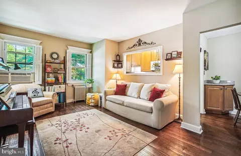 4870 Macarthur Blvd NW #5, Washington, DC 20007