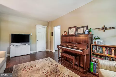 4870 Macarthur Blvd NW #5, Washington, DC 20007 photo 6
