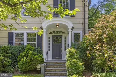 3310 35th St NW, Washington, DC 20016