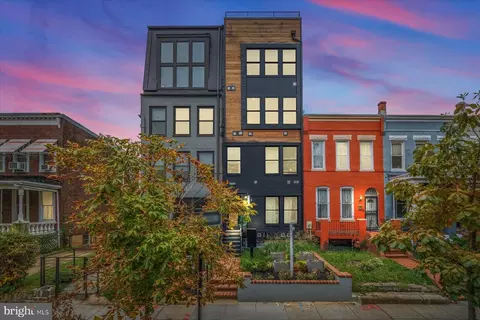 256 15th St SE #6, Washington, DC 20003