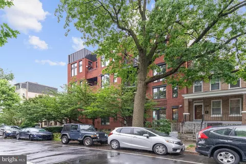 245 15th St SE #204, Washington, DC 20003