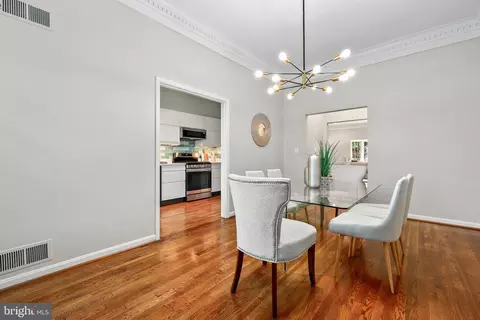 525 7th St SE, Washington, DC 20003 photo 8