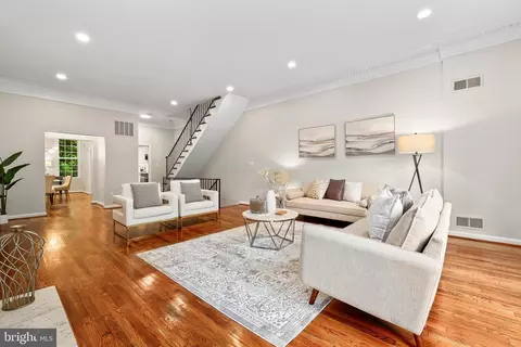 525 7th St SE, Washington, DC 20003 photo 4