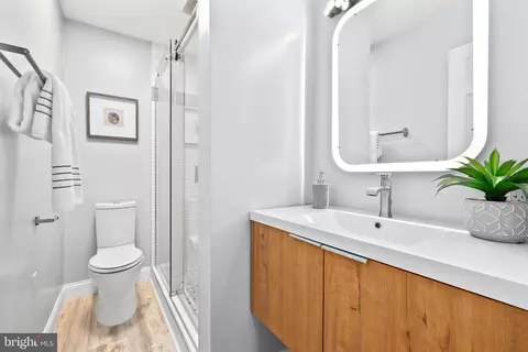 525 7th St SE, Washington, DC 20003 photo 16