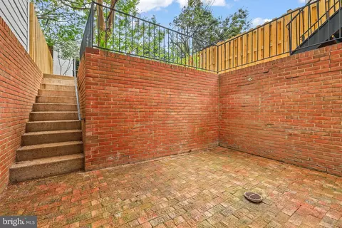 525 7th St SE, Washington, DC 20003 photo 33