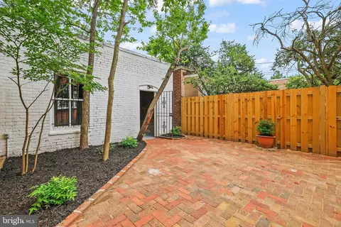 525 7th St SE, Washington, DC 20003 photo 32