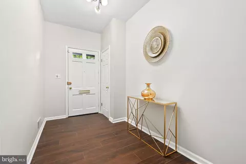 525 7th St SE, Washington, DC 20003 photo 28