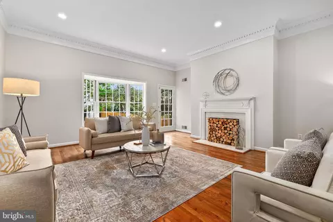 525 7th St SE, Washington, DC 20003 photo 2
